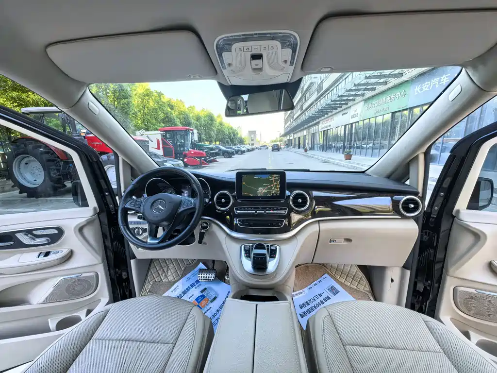 Mercedes-Benz V-Class 2018 — фото 21