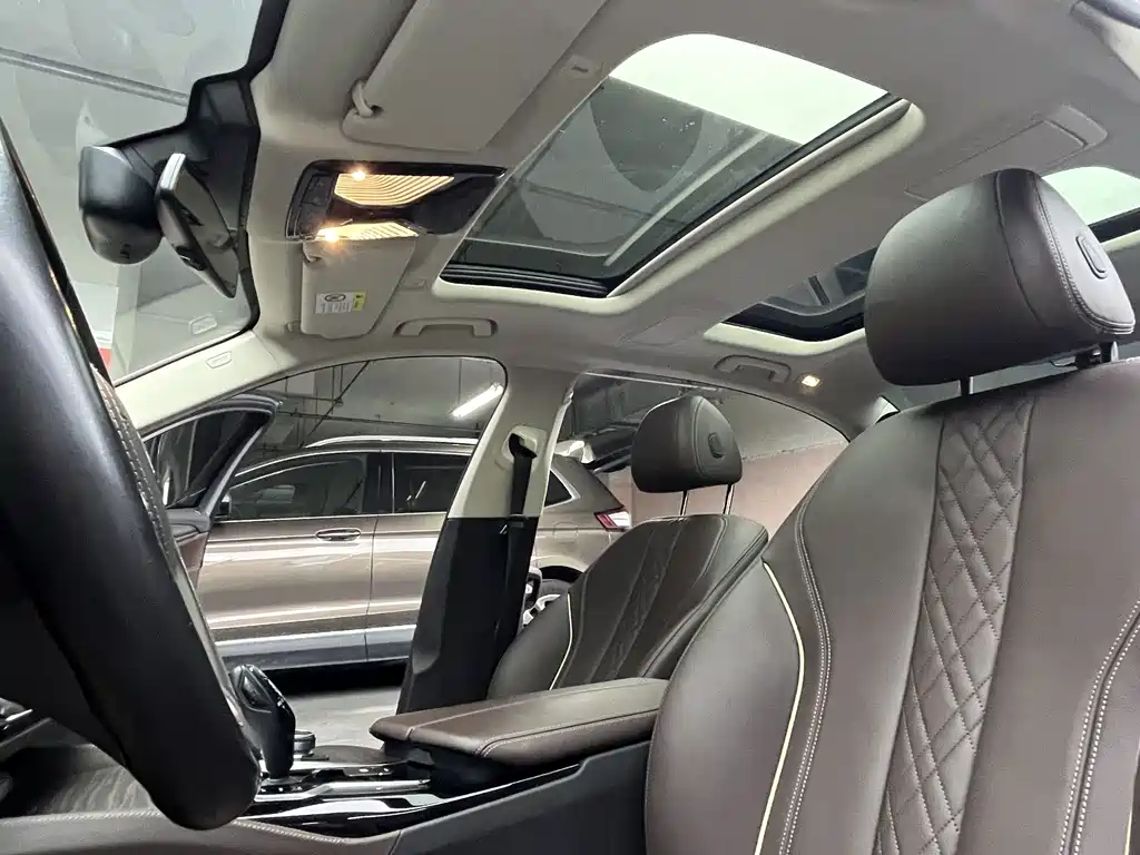 BMW 5 Series 2018 — фото 10