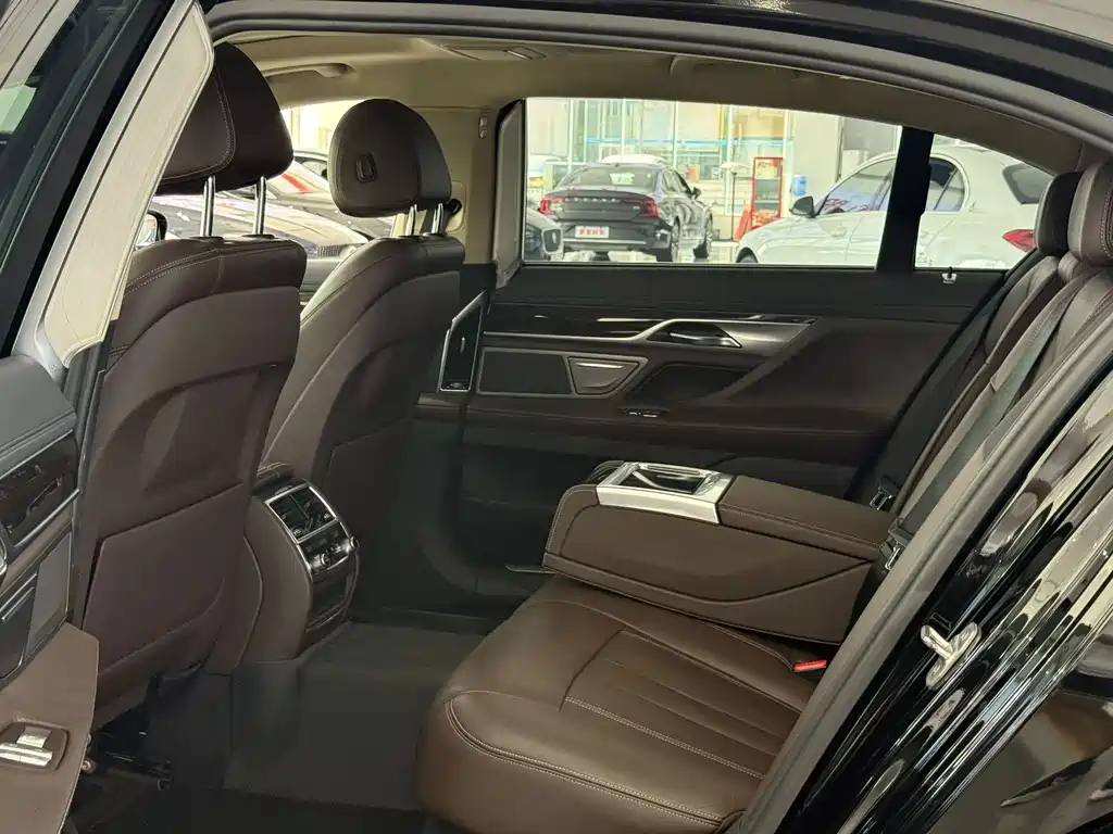 BMW 7 Series 2016 — фото 6
