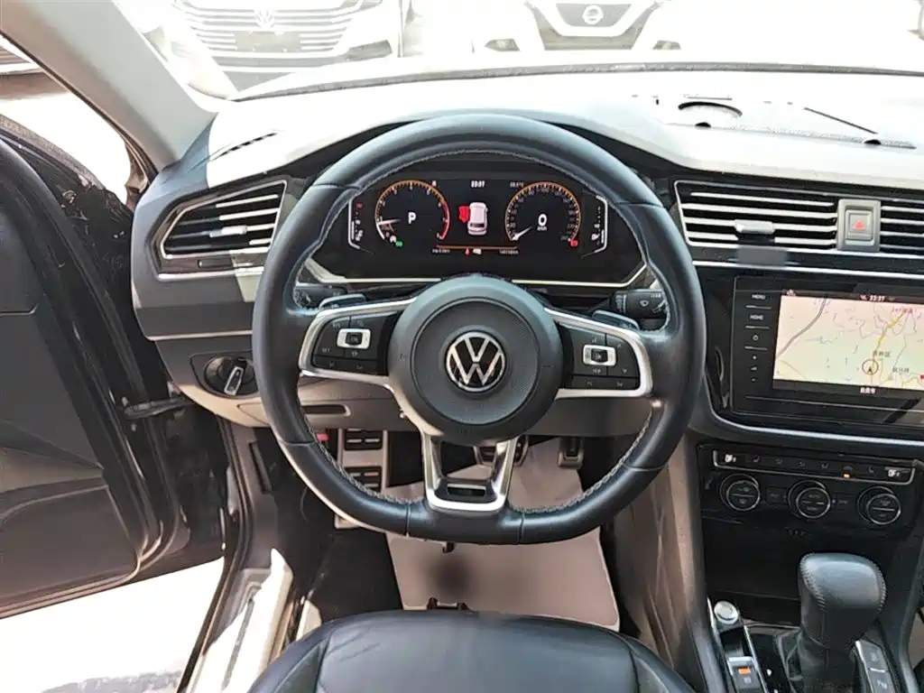 Volkswagen Tiguan L 2021 — фото 11