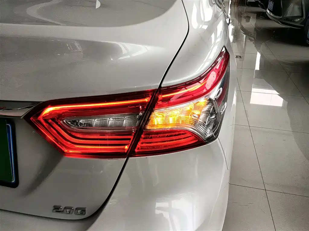 Toyota Camry 2022 — фото 24