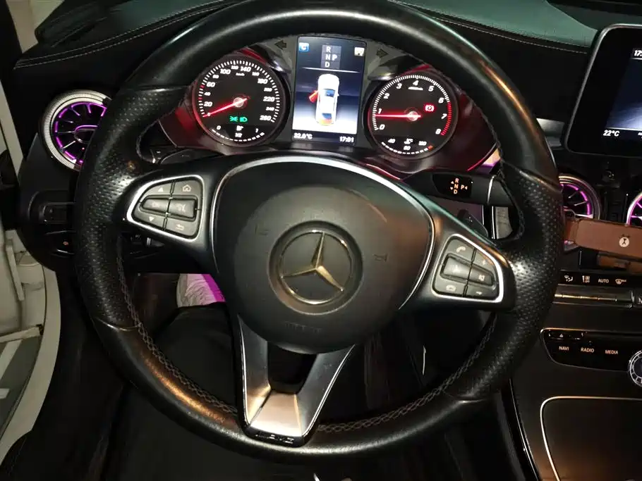 Mercedes-Benz C-Class 2018 — фото 15