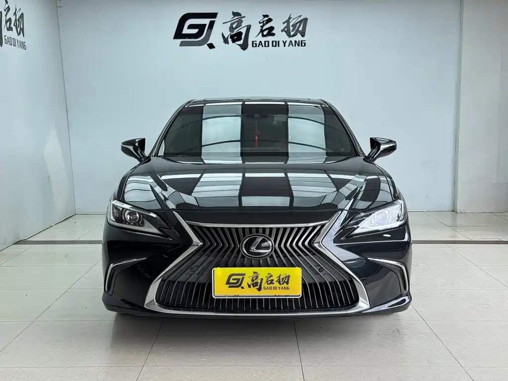Lexus ES 2019