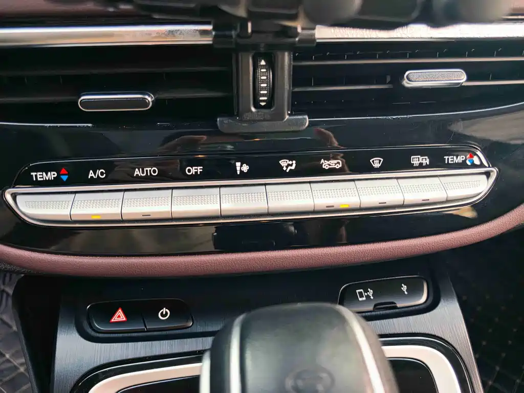 GAC Trumpchi M6 2022 — фото 25
