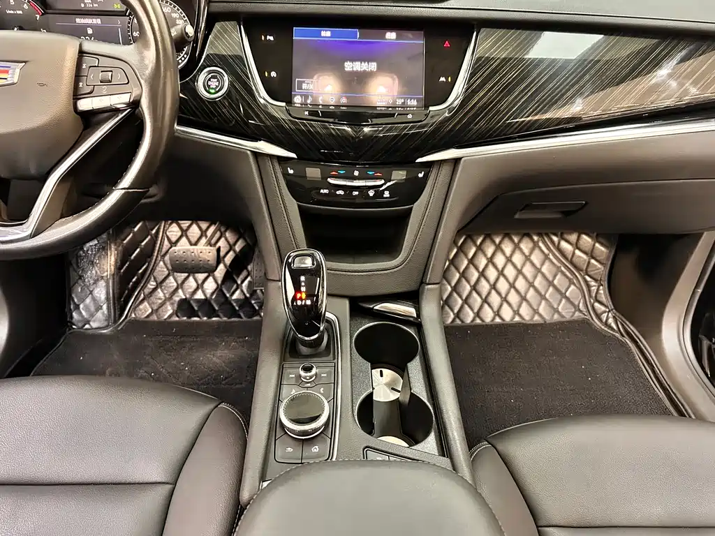 Cadillac XT6 2022 — фото 10
