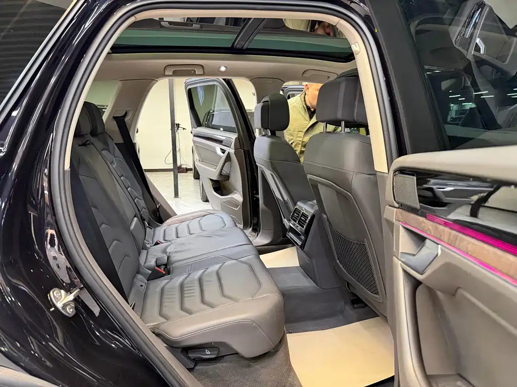 Volkswagen Touareg 2019 — фото 12