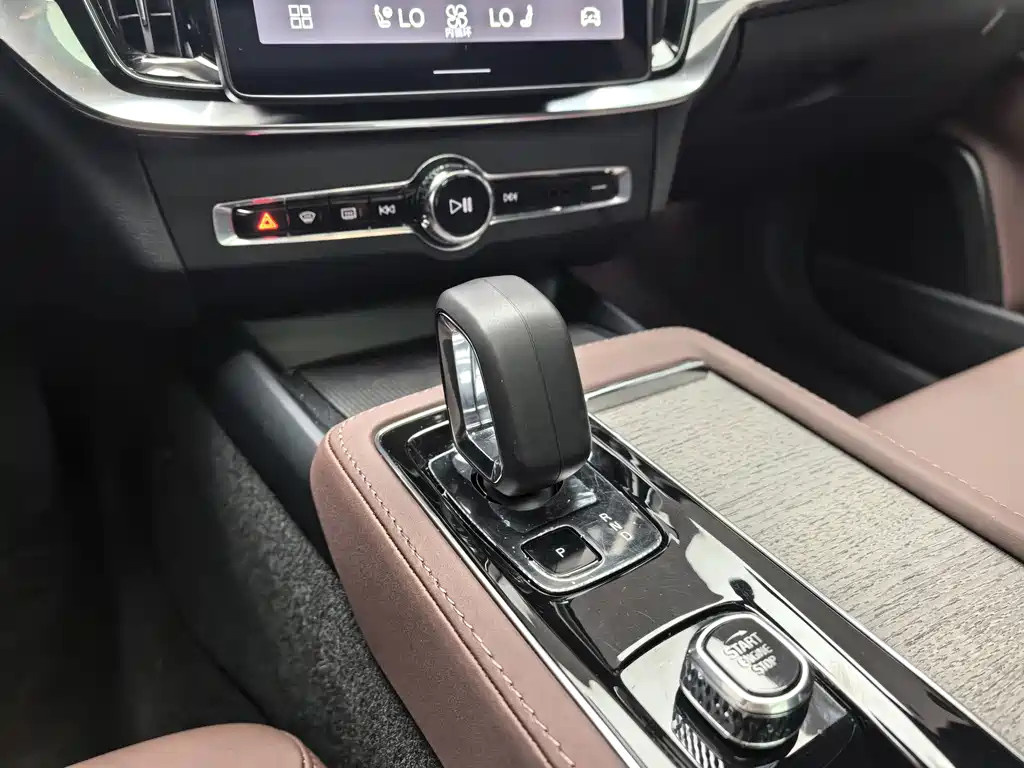 Volvo S90 2025 — фото 11