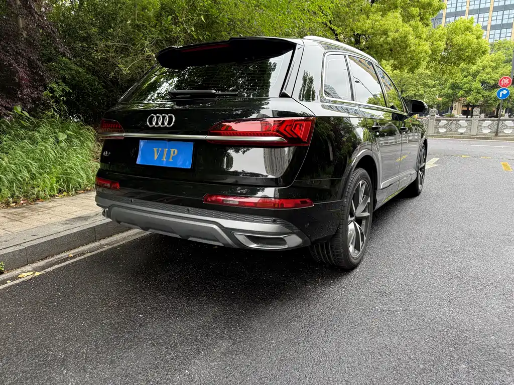 Audi Q7 2023 — фото 11