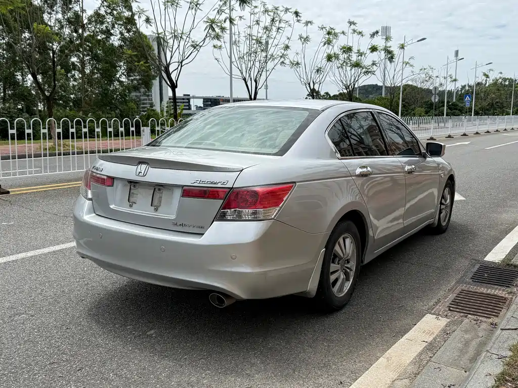 Honda Accord 2010 — фото 9