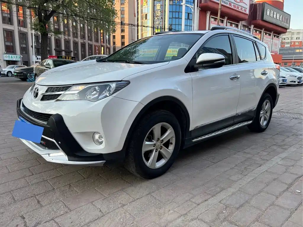 Toyota RAV4 2013 — фото 1