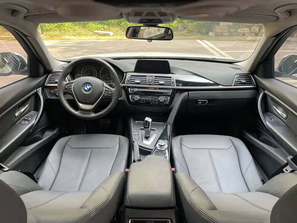 BMW 3 Series 2016 — фото 17