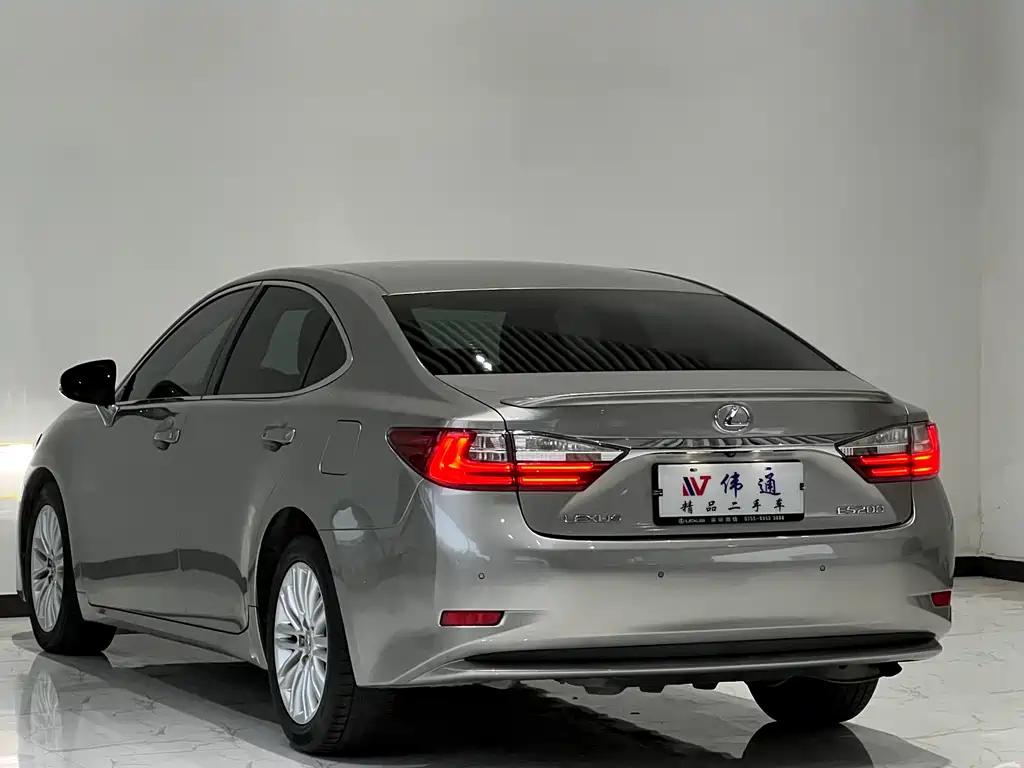 Lexus ES 2015 — фото 28