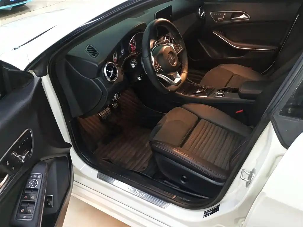 Mercedes-Benz CLA 2018 — фото 16