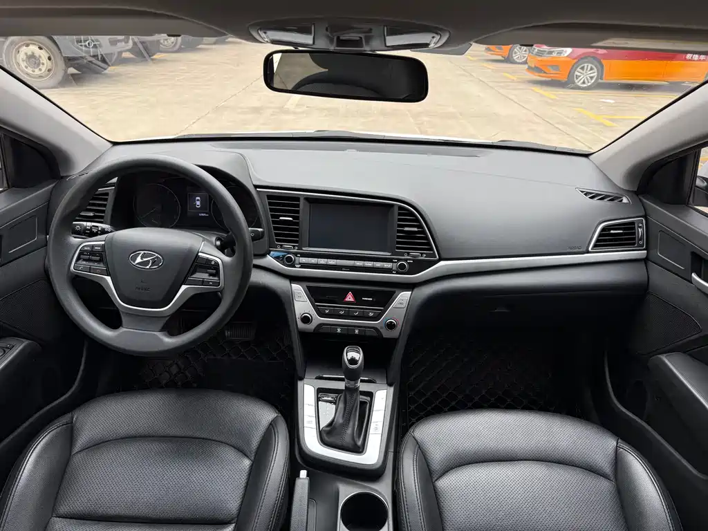 Hyundai Elantra 2019 — фото 6