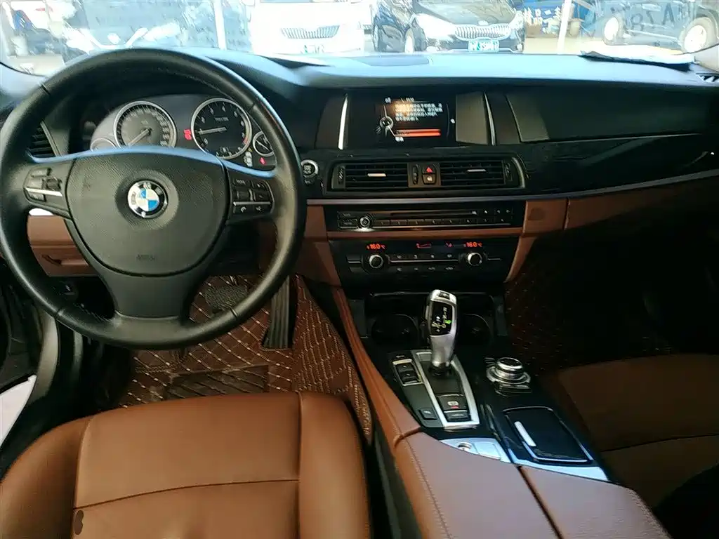 BMW 5 Series 2016 — фото 12