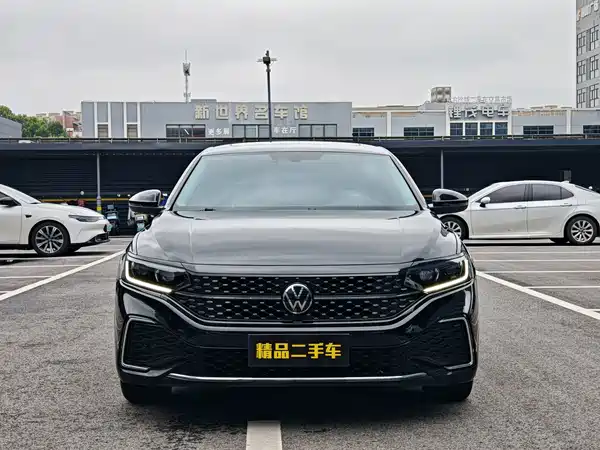 Volkswagen Passat 2023
