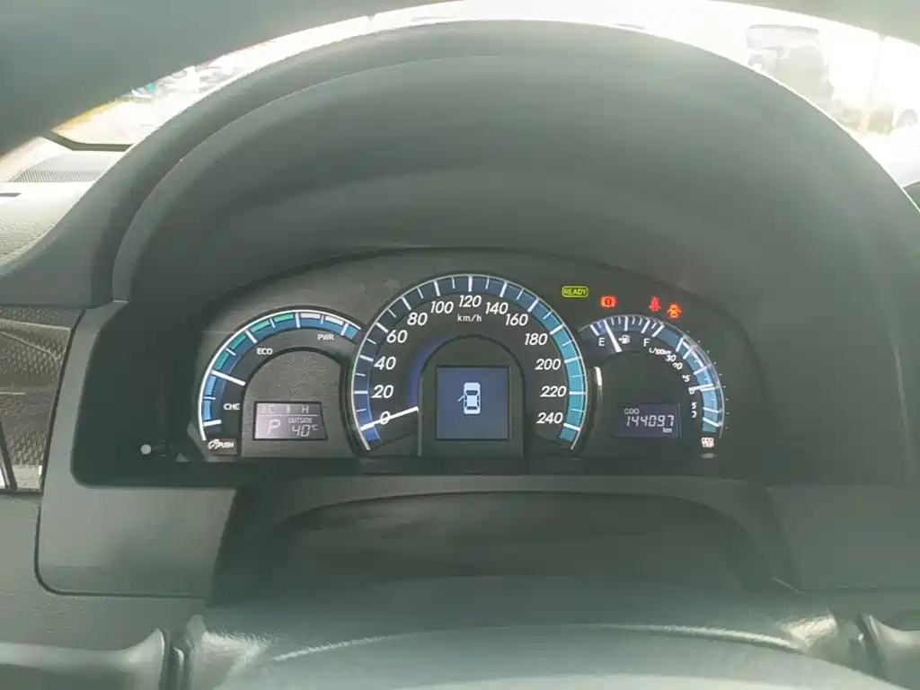 Toyota Camry 2015 — фото 12