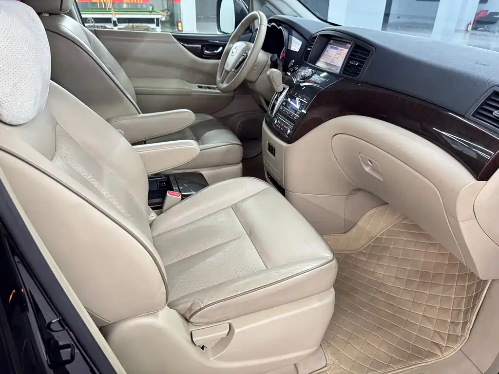 Nissan Quest 2015 — фото 14