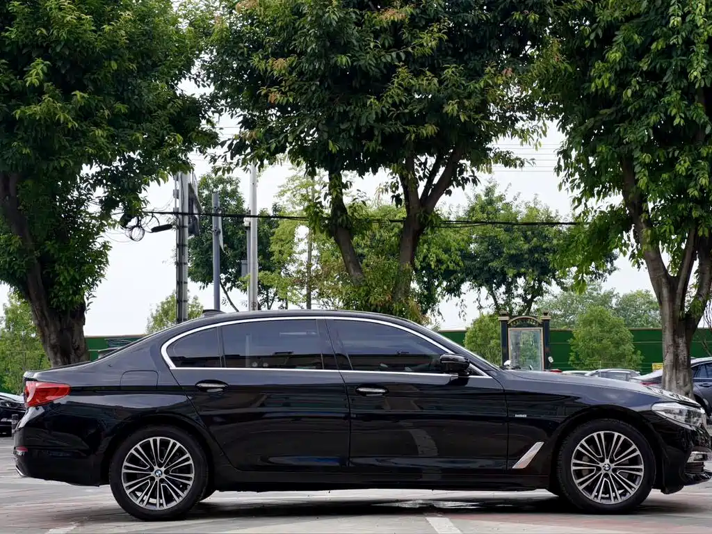 BMW 5 Series 2018 — фото 4
