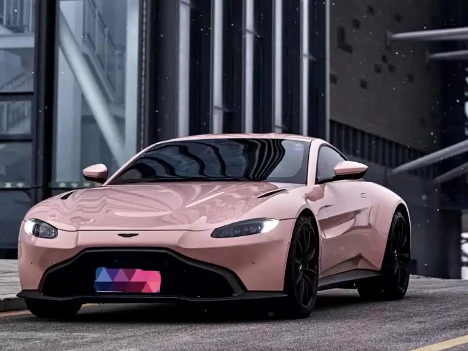 Aston Martin V8 Vantage 2019 — фото 1