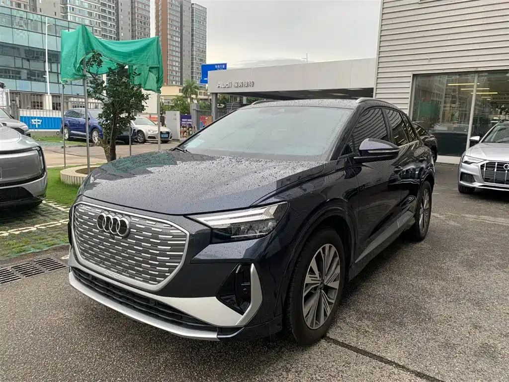 Audi Q4 e-tron 2024