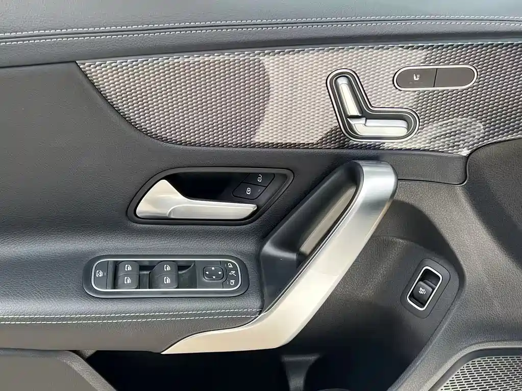 Mercedes-Benz A-Class 2023 — фото 6