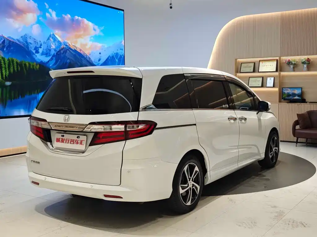 Honda Odyssey 2016 — фото 29