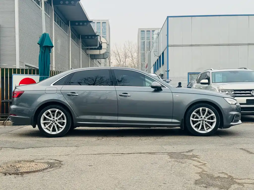 Audi A4L 2018