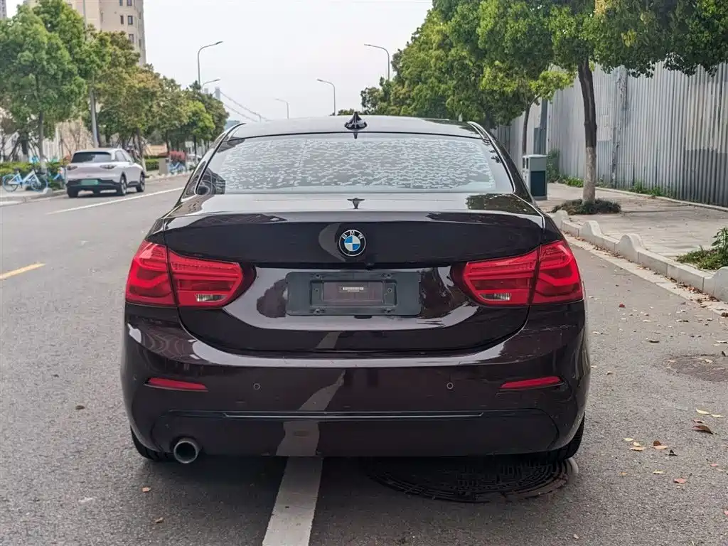 BMW 1 Series 2018 — фото 14