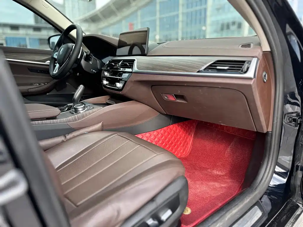 BMW 5 Series 2022 — фото 13