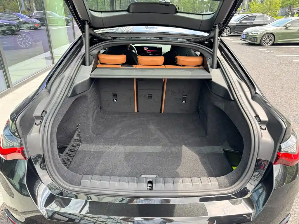 BMW i4 2024 — фото 7