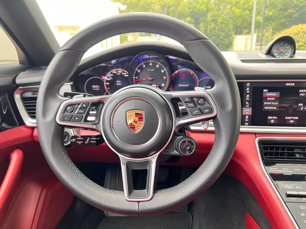 Porsche Panamera 2018 — фото 18