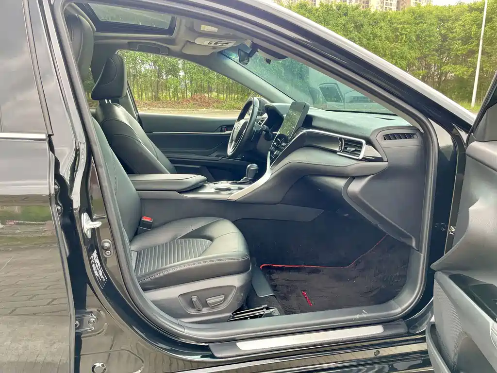Toyota Camry 2024 — фото 13