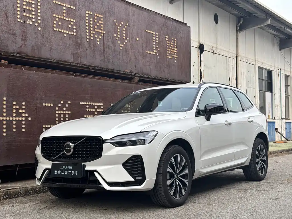 Volvo XC60 2025 — фото 1