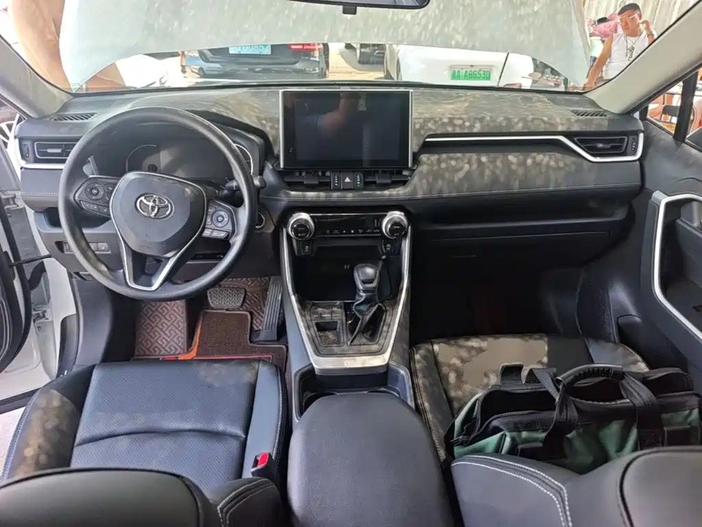 Toyota RAV4 2022 — фото 10