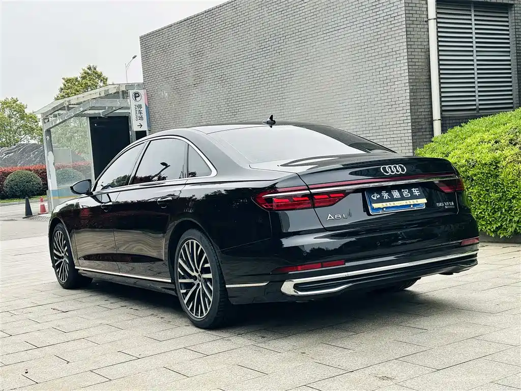 Audi A8 2023 — фото 25