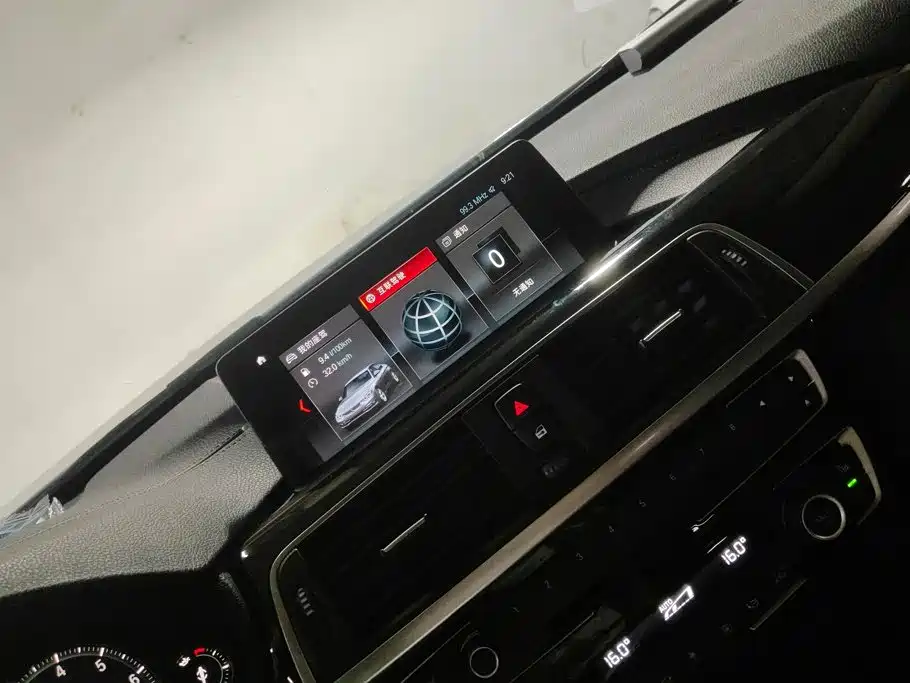 BMW 3 Series 2019 — фото 13