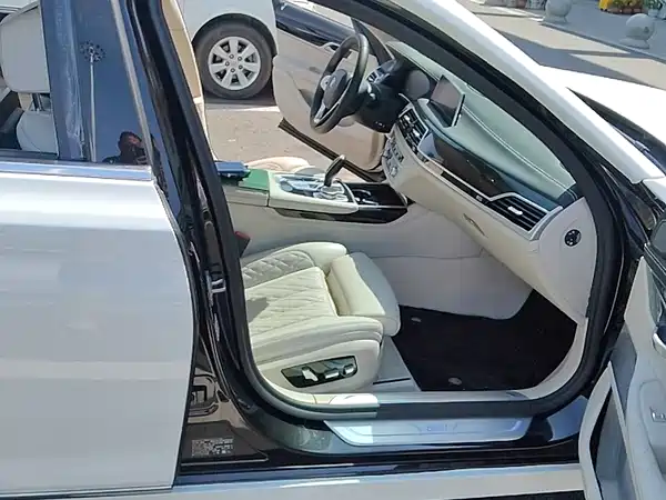 BMW 7 Series 2021