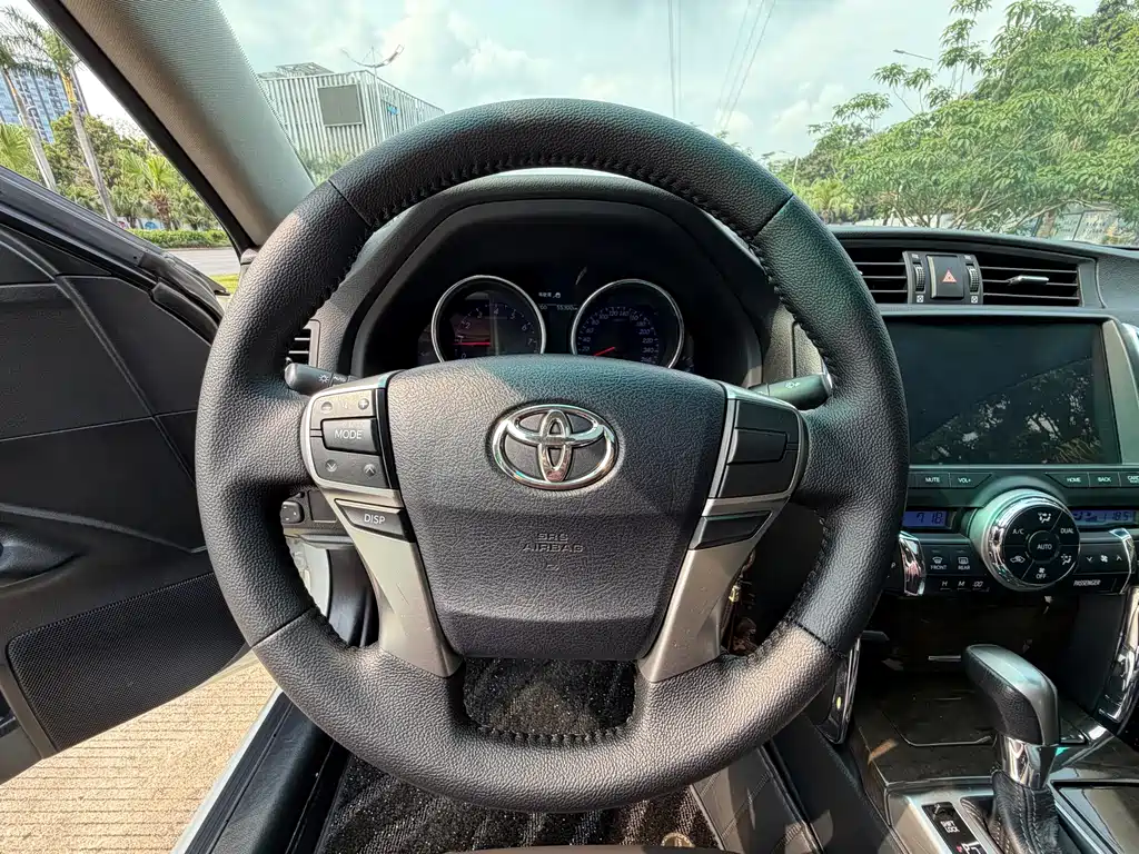 Toyota Reiz 2015 — фото 15