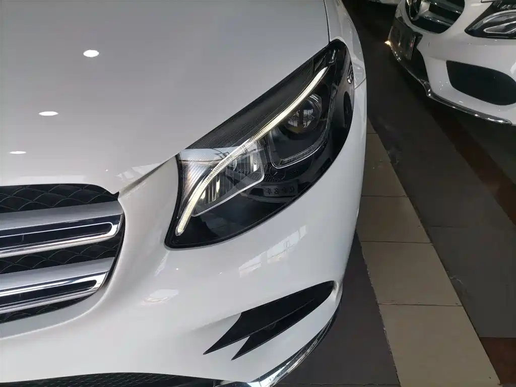 Mercedes-Benz GLC 2018 — фото 24
