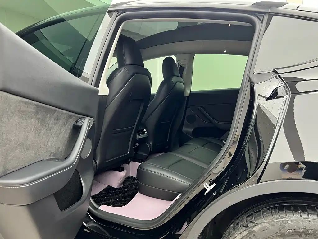 Tesla Model Y 2023 — фото 16