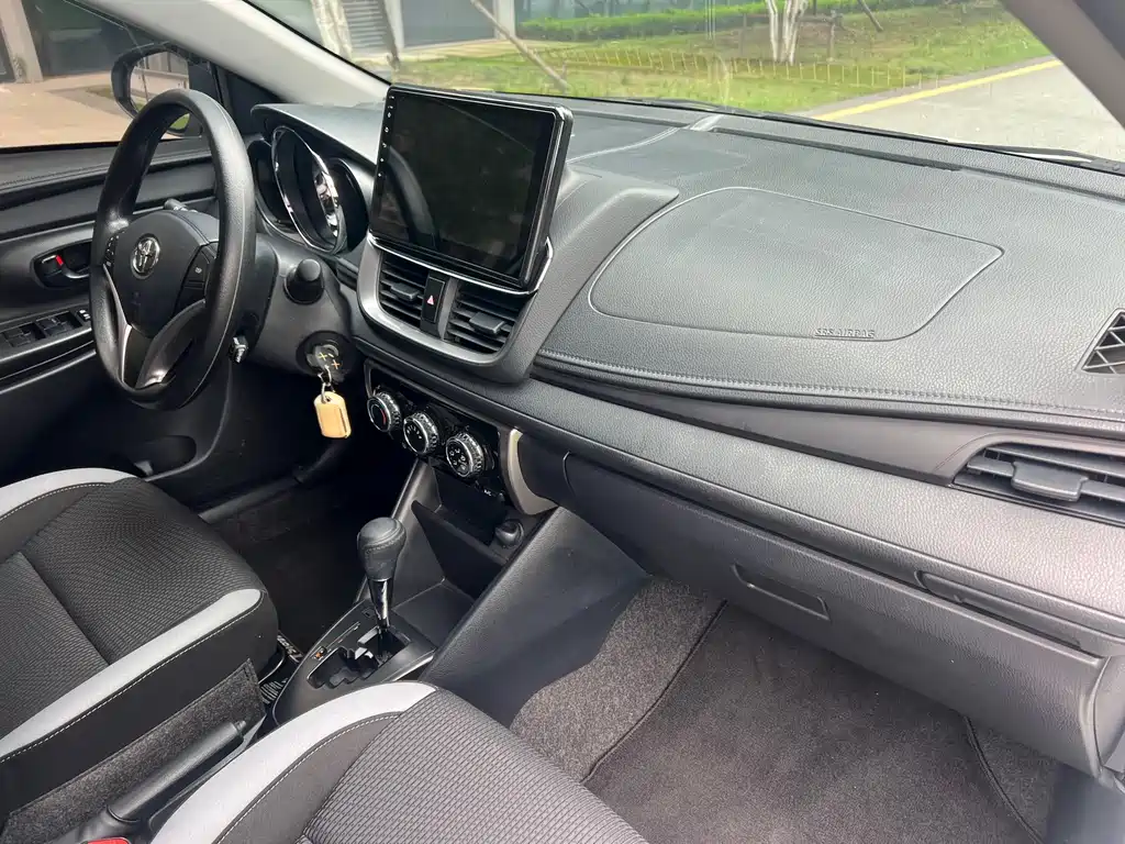 Toyota Yaris L 2022 — фото 18