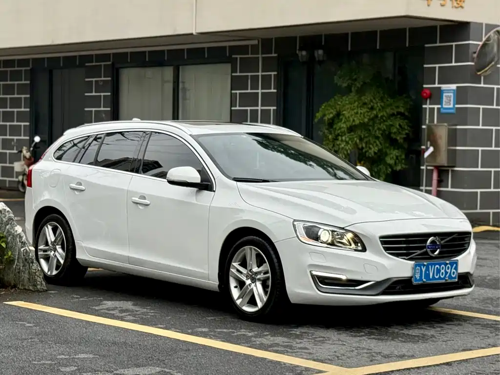 Volvo V60 2014 — фото 3