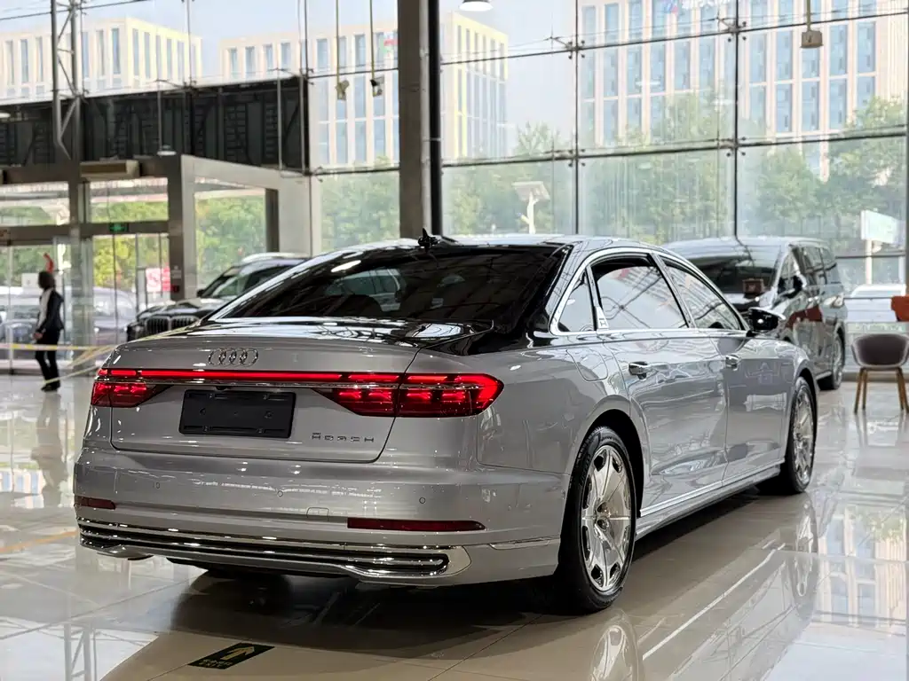 Audi A8 2024