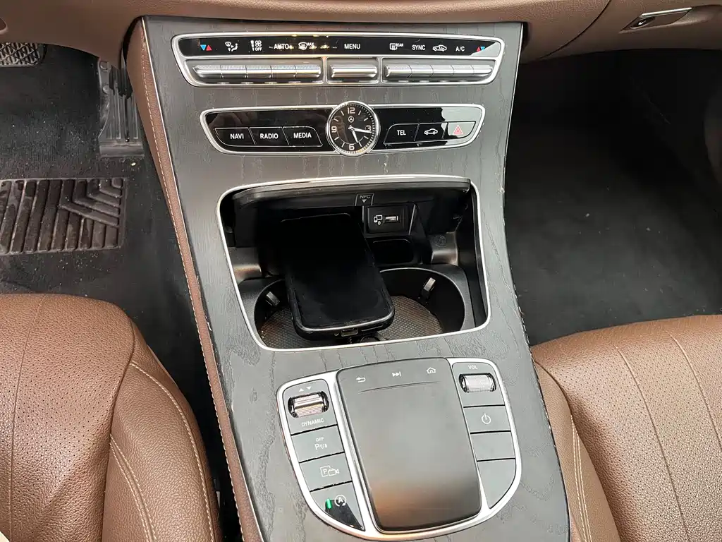 Mercedes-Benz E-Class 2019 — фото 17