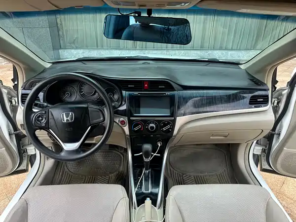 Honda Crider 2015