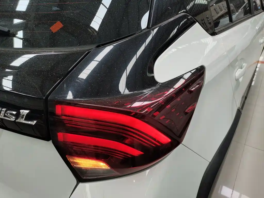 Toyota Yaris L 2022 — фото 24