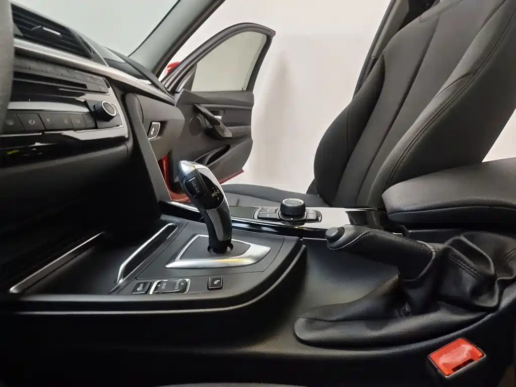 BMW 3 Series 2016 — фото 12