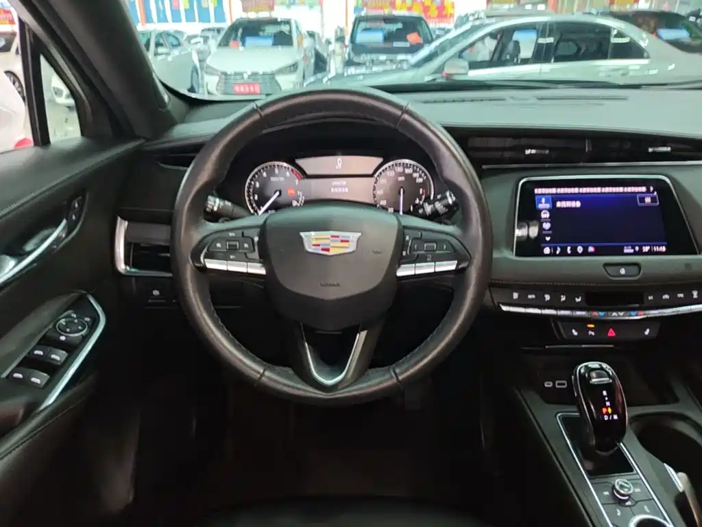Cadillac XT4 2021 — фото 11