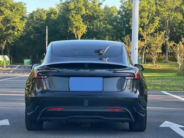 Tesla Model 3 2025